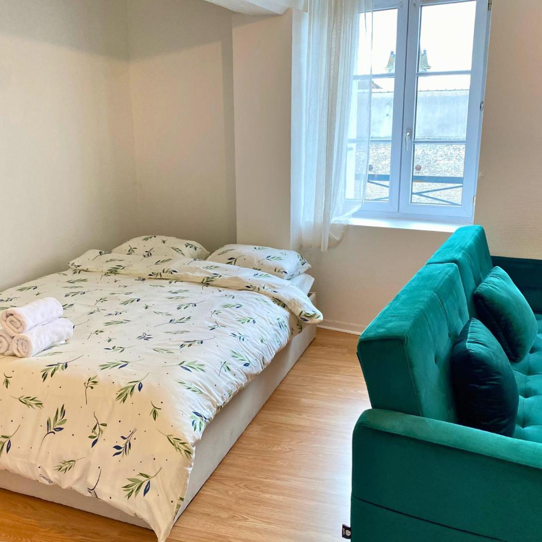 Charmant Studio A Etampes Apartment Екстериор снимка